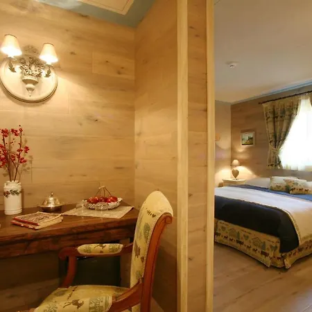 Letterario Collomb Hotel